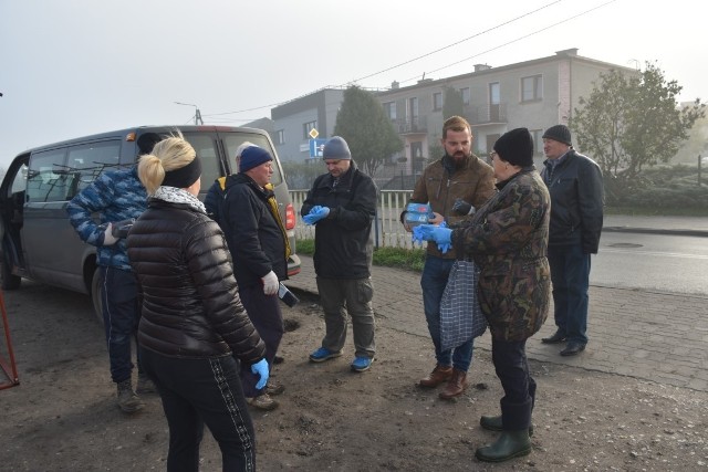 Tradycyjnie, liczna grupa unisławian wzięła udział w corocznym sprzątaniu cmentarza