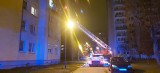 Nocna akcja strażaków w wieżowcu na Widzewie. Kobieta przewróciła się w łazience, pomogli strażacy ZDJĘCIA
