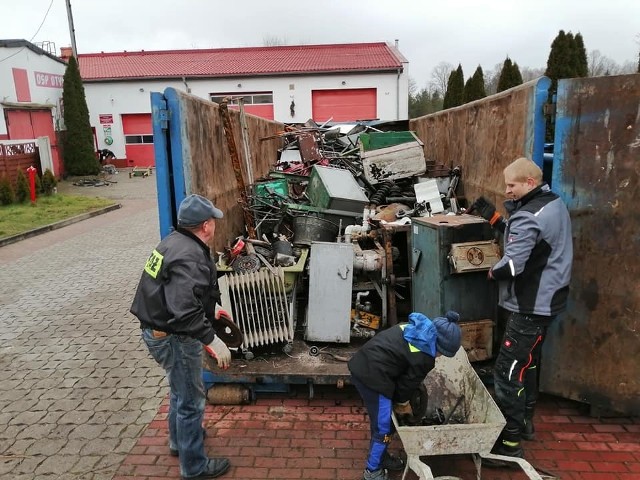 Każdy niepotrzebny w domu czy na posesji metalowy sprzęt można oddać na szczytny cel. Akcję prowadzą strażacy ochotnicy