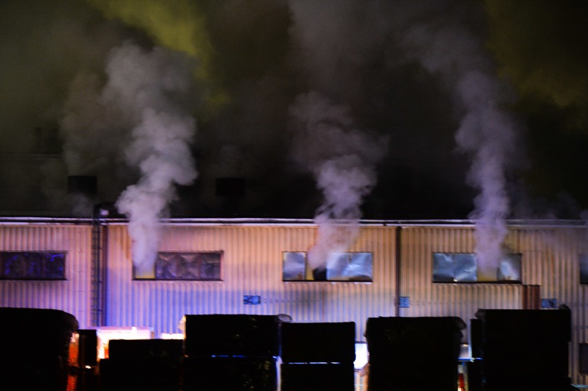- Coś się pali na terenie fabryki przy ul. Ofiar Katynia w...