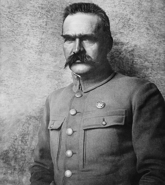 Józef Piłsudski złożył urząd Naczelnika Państwa na ręce prezydenta RP Gabriela Narutowicza 14 grudnia 1922
