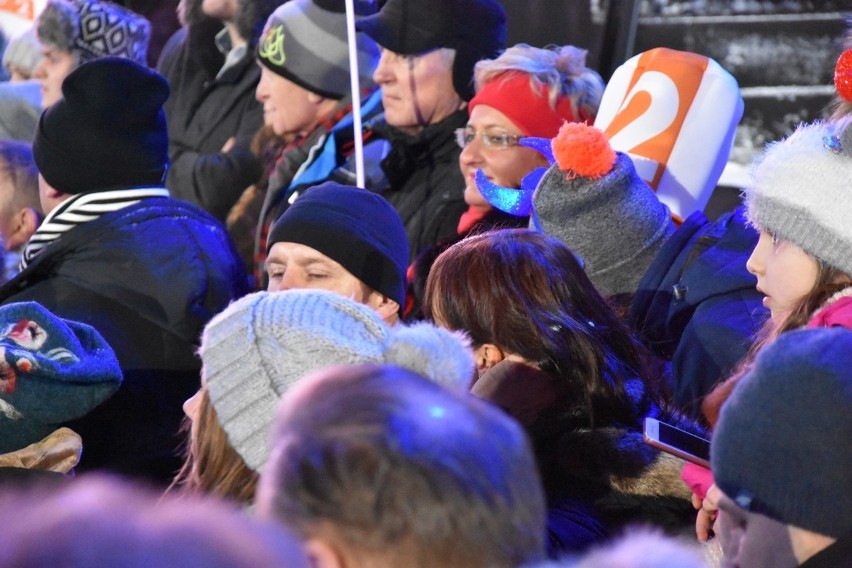 Sylwester 2018 w Zakopanem. Tak na Równi bawiła się publiczność oraz VIPy (w tym marszałek sejmu)