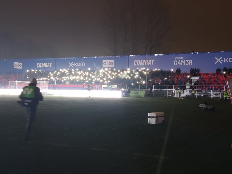 Na stadionie Rakowa po 20 minutach meczu z Zagłębiem Lubin...