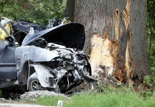 Tragiczny wypadek koło Lichnów; małżeństwo zginęło w samochodzie