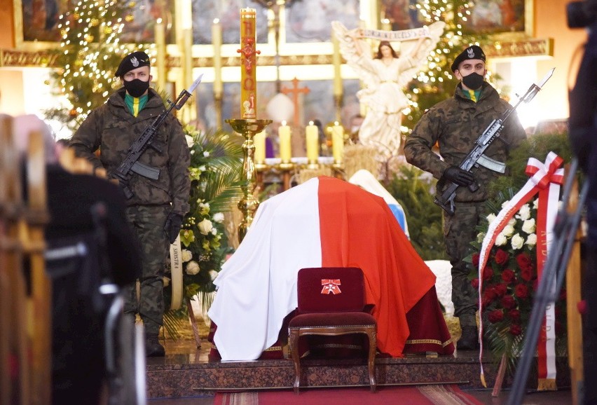 Pogrzeb śp. Jolanty Fedak miał charakter państwowy. Wzięły w...