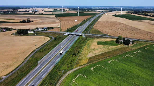 W styczniu 2022 roku Minister Infrastruktury podpisał Program Inwestycji obejmujący proces przygotowawczy dla poszerzenia autostrady A1. Realizacja inwestycji zapewni zwiększenie przepustowości, skrócenie czasu przejazdu oraz poprawę poziomu bezpieczeństwa istniejącej autostrady. Umożliwi też efektywne rozprowadzenie zwiększonego ruchu drogowego na trasach dojazdowych do planowanego Centralnego Portu Komunikacyjnego.