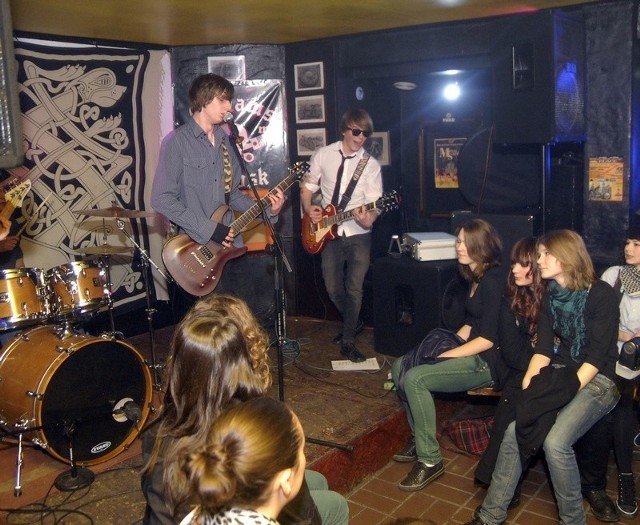 Na scenie Motor Rock Pubu występują lokalne zespoły i  znane gwiazdy.