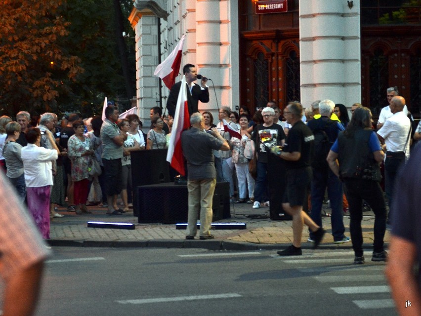 Protest przed Sądem Okręgowym w Radomiu. "Weto prezydenta niczego nie zmienia"