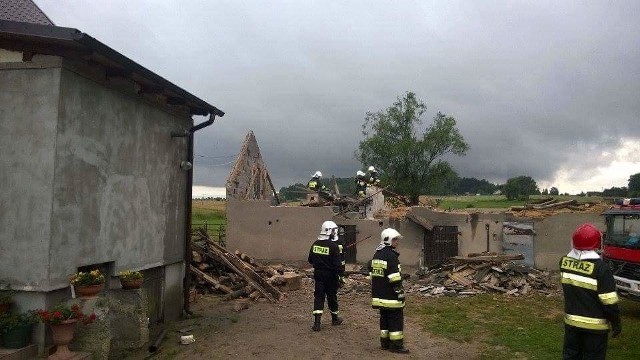 Tak po przejściu trąby powietrznej wyglądało gospodarstwo rolne u poszkodowanej rodziny z Gostycyna - wybudowanie. Rodzina była ubezpieczona. Pytanie, czy odszkodowanie pokryje straty