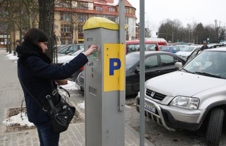 Wykupiony bilet parkingowy, jeśli nie został umieszczony za szybą auta, w Bytowie i Słupsku należy pokazać administratorowi strefy płatnego parkowania w ciągu 14 dni.