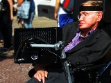 Stephen Hawking nie żyje. Miał 76 lat, był jednym z najsłynniejszych astrofizyków i kosmologów. Nazywano go współczesnym Einsteinem