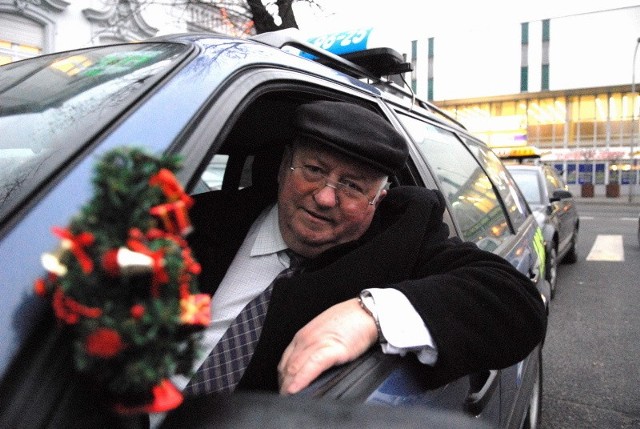 - W czasie świąteczno-noworocznym zawsze taksówkę przystrajam - mówi Wiesław Grabowski