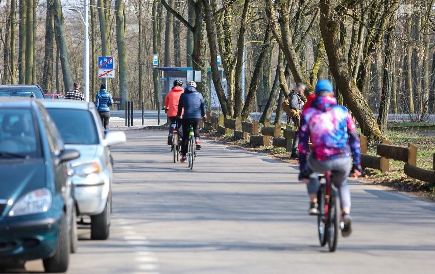 Szczecin w czasie epidemii. Spacerujących dużo mniej, ale nie wszędzie były pustki 