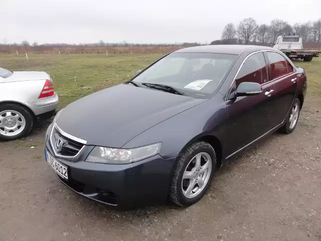 Używana Honda AccordHonda Accord wśród kierowców uchodzi za synonim niezawodności. Jej VII generacja to także auto znakomite pod względem właściwości jezdnych. Niestety na rynku wtórnym samochodów jest mało, a ich ceny są kosmicznie wysokie.Fot. Bartosz Gubernat