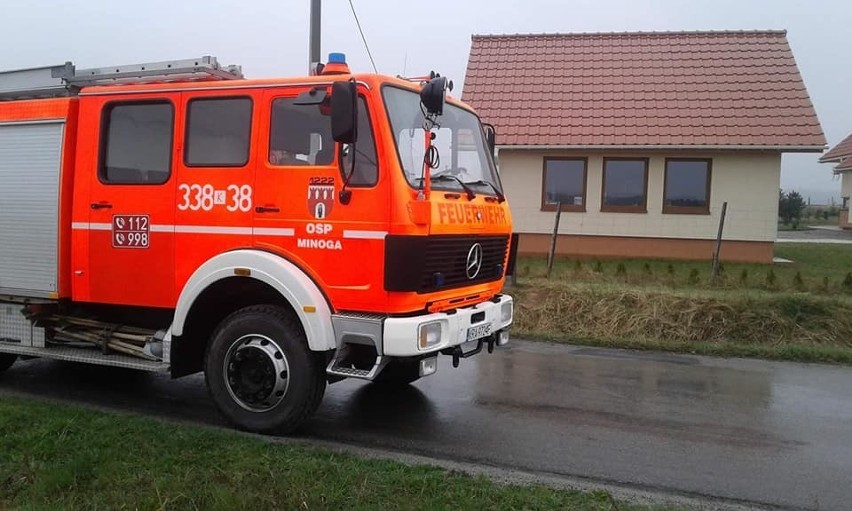 Dachowanie pojazdu w Gołyszynie. Jedna osoba została ranna