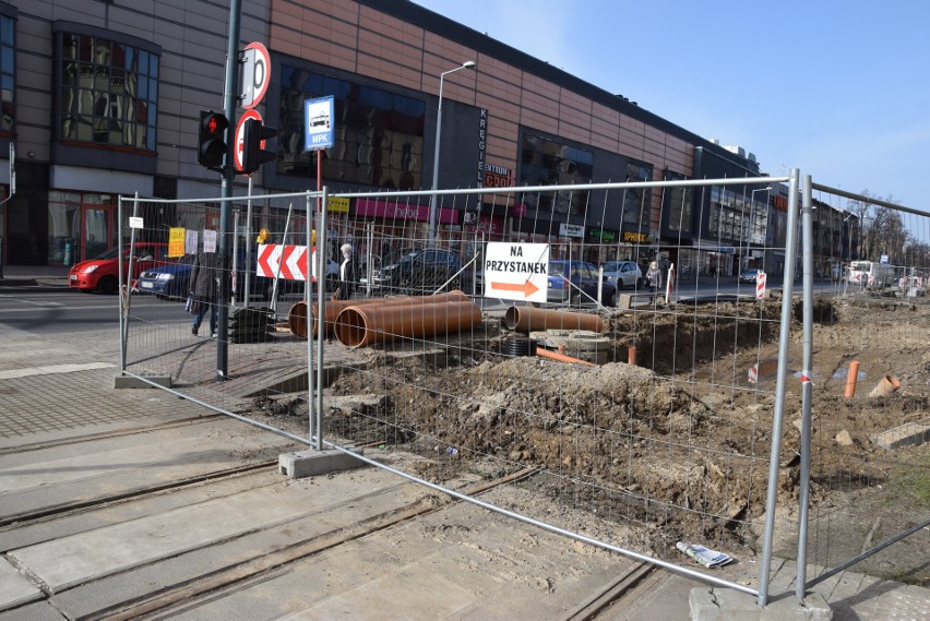 W centrum Częstochowy trwa modernizacja linii tramwajowej...