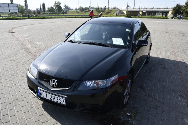 W sobotę, 11 września na giełdzie w Sandomierzu można było kupić samochody w okazyjnych cenach. Nasz reporter sprawdził, jakie auta i w jakich cenach były oferowane przez kupców. Zobaczcie zdjęcia i informacje na kolejnych slajdach.