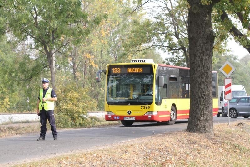 Ciężarówka w rowie, Konduktorska, Wrocław, 06.10.2015