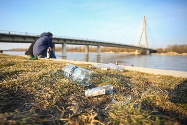 Nowelizacja ustawy o wychowaniu w trzeźwości ma pomóc w walce z nadmiernym spożywaniem alkoholu.