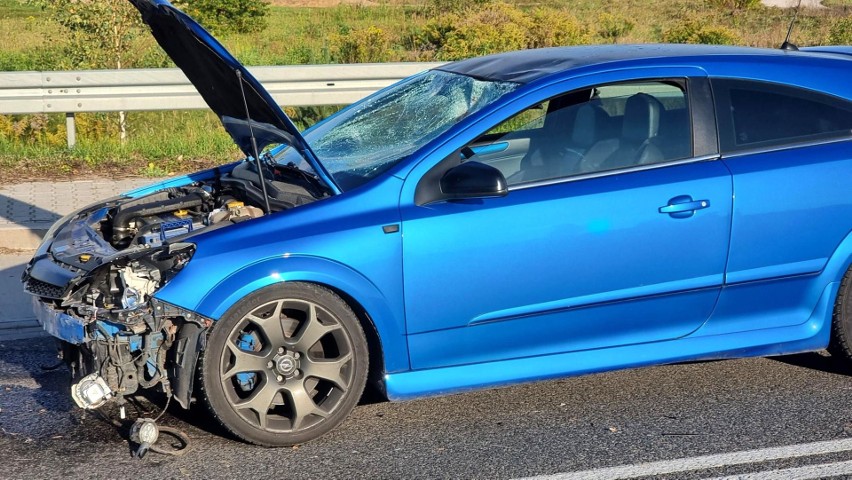 Wypadek w Rudzie Strawczyńskiej. Zderzyły się samochód osobowy i motocykl. Jedna osoba nie żyje