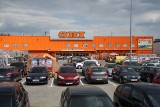 Duży ruch w marketach budowlanych w Kielcach w poniedziałek 2 maja. Pełne parkingi. Zobacz zdjęcia