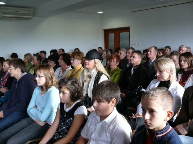 Do sali konferencyjnej przyszło mnóstwo mieszkańców Pińczowa - w tym młodzieży szkolnej.