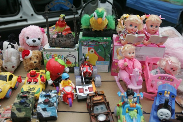 Przed zakupem trzeba zwrócić uwagę na wykonanie zabawki, a także to, czy jest dostosowana do wieku dziecka, które będzie jej używać