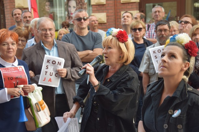 Rybnik: Protest pod biurami posłów PiS