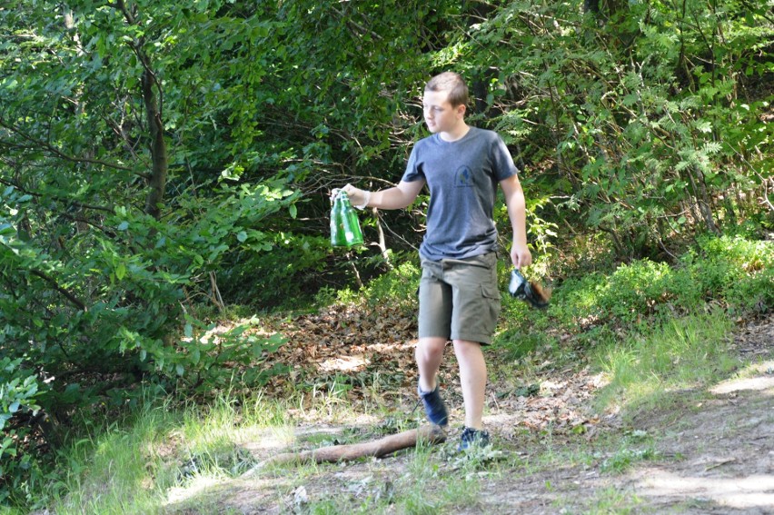 Bytów. Akcja sprzątania jeziora Jeleń. Pozbierano mnóstwo śmieci (zdjęcia)