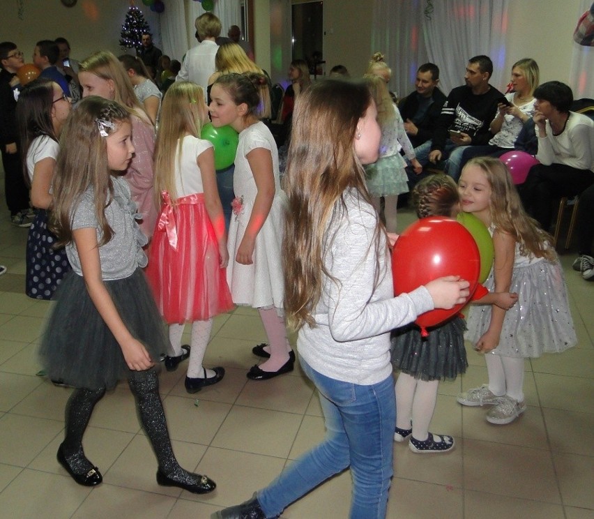 W Świetlicy Wiejskiej w Radomicach (gm. Lipno) dzieci bawiły...