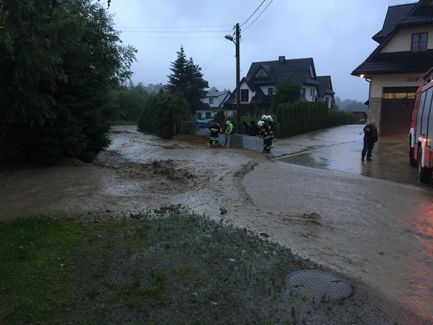 Spisz. Woda zalewa Czarną Górę. Wdarła się do góralskich domów [ZDJĘCIA]