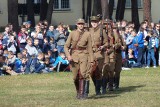 Ministranci z diecezji kieleckiej pod wrażeniem pokazu grupy rekonstrukcyjnej "Wrzesień 1939" [DUŻO ZDJĘĆ]