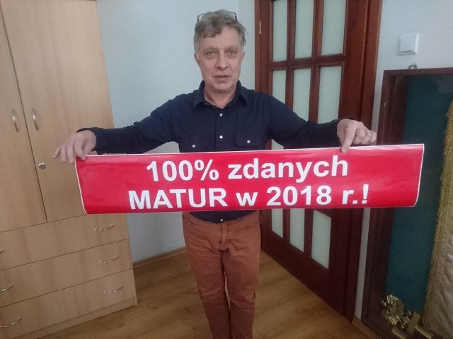 Dyrektor "jedynki" Robert Suska przypomina, że szkoła o 68-letniej tradycji ma wiele do zaoferowania, otwiera też nowe kierunki.