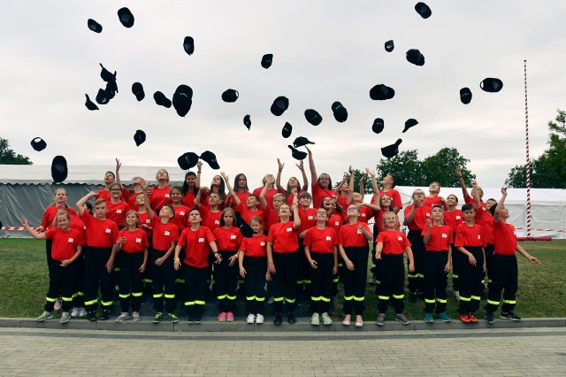 W Miejscu Odrzańskim od 2010 roku nie przyszedł na świat żaden chłopiec. Większość drużyny Młodzieżowej Drużyny Pożarniczej stanowią dziewczyny.