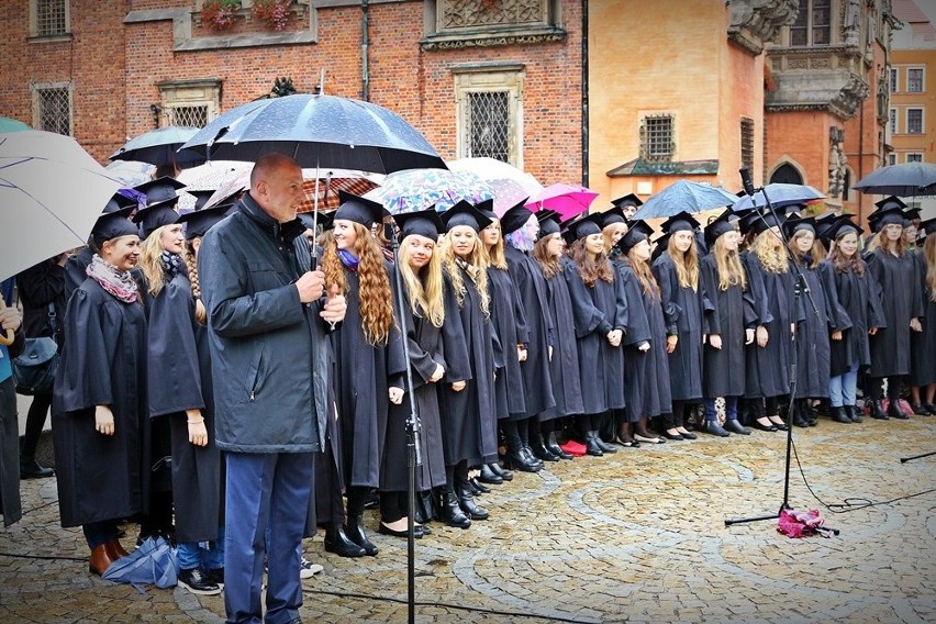 Gaudeamus Igitur na wrocławskim Rynku (POSŁUCHAJ)