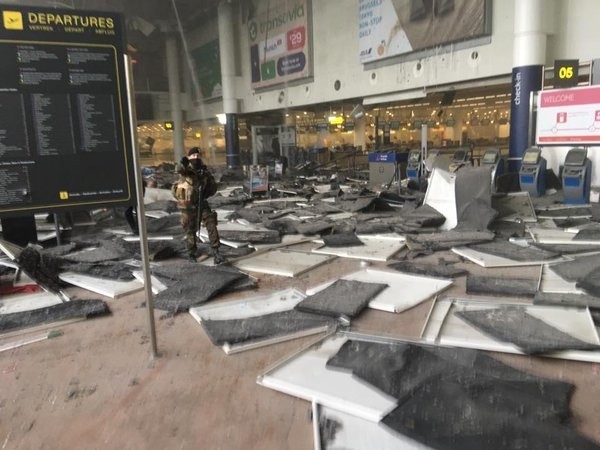 Zamach bombowy na lotnisku i w metrze w Brukseli. Są zabici i ranni