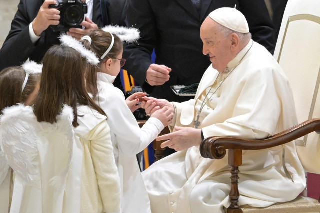 Dla papieża rozpoczyna się intensywny tydzień wydarzeń, audiencji i mszy związanych z Bożym Narodzeniem i przełomem roku.