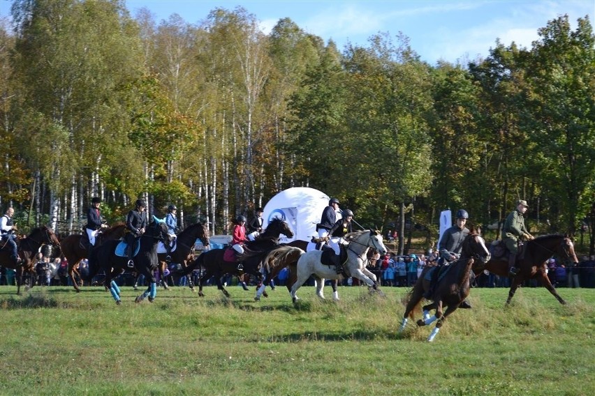 Hubertus 2014. Jeźdźcy z całego regionu opanowali zamkowe...