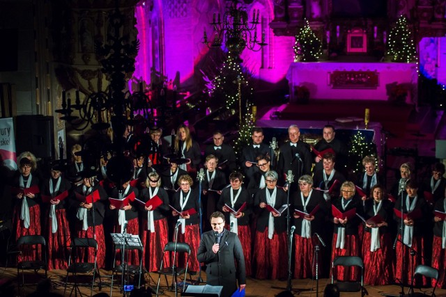 Koncert odbywał się w kościele pw. Narodzenia Najświętszej Marii Panny w Białogardzie, a prowadził go m.in. Paweł Wiśniewski, szef Centrum Kultury i Spotkań Europejskich