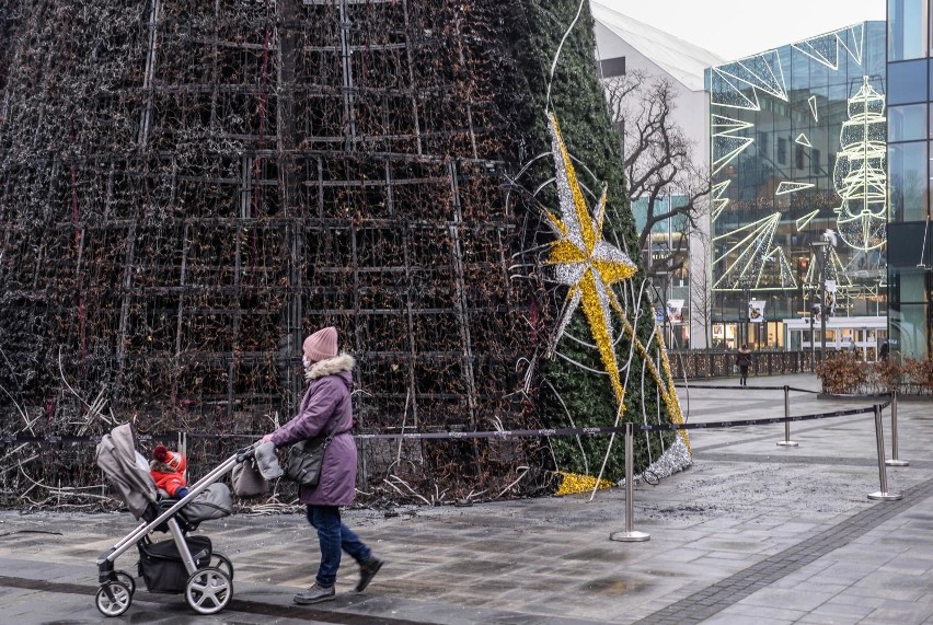 Na dziedzińcu Forum Gdańsk w niedzielę, 13.12.2020 r....