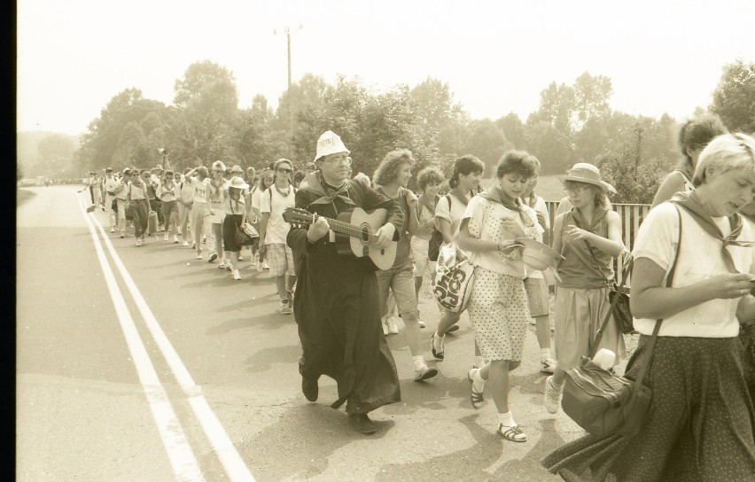 Rybnicka Pielgrzymka na początku lat 90. [ZDJĘCIA ARCHIWALNE]