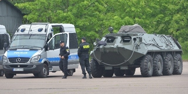 Policja w akcji: Konnicą rozpędzali tłum [FILM, zdjęcia]