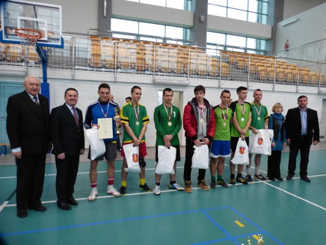 I miejsce w Turnieju Sportowym Honorowych Dawców Krwi zajęła drużyna z Zespołu Szkół Ekonomicznych w Staszowie