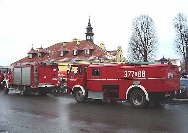 W akcji gaśniczej brało udział pięć zastępów straży pożarnej.
