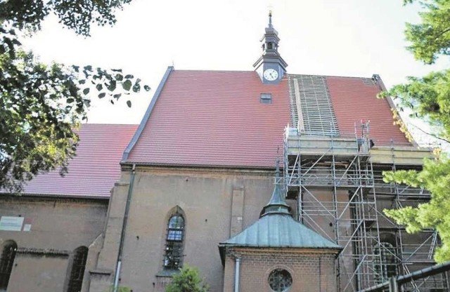 W 2015 r. odnwiono dach kościoła w Staniątkach (także z dotacji).