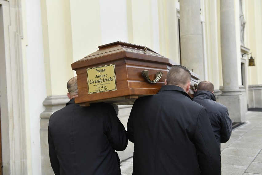 Tak wyglądał pogrzeb Janusza Grudzińskiego z Kultu. Nie zabrakło Kazika Staszewskiego i innych muzycznych gwiazd