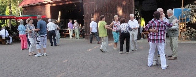 Seniorzy nie chcą tylko siedzieć. Lubią się bawić  i być aktywni.