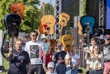 Poznań: Gitarzyści z całej Wielkopolski zagrali na happeningu przebój "Prawy do lewego" [ZDJĘCIA]
