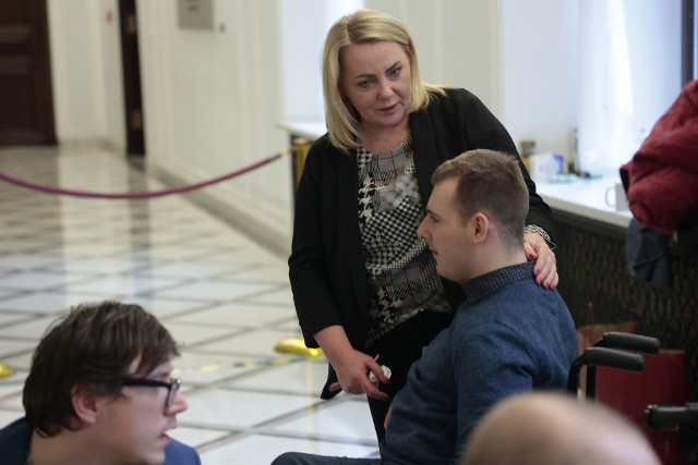 Niepełnosprawni wznowili protest w Sejmie