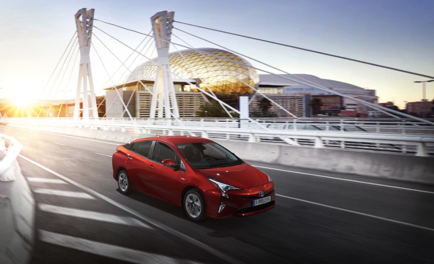 Nowy Prius otrzymał rozszerzony pakiet Toyota Safety Sense,...